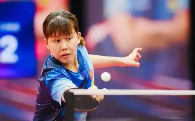 而站在她身 而站在她身