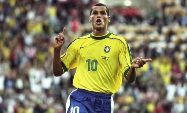 人事变动 人事变动