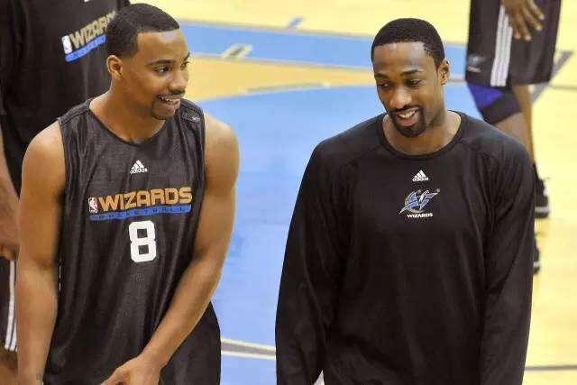 承担出球